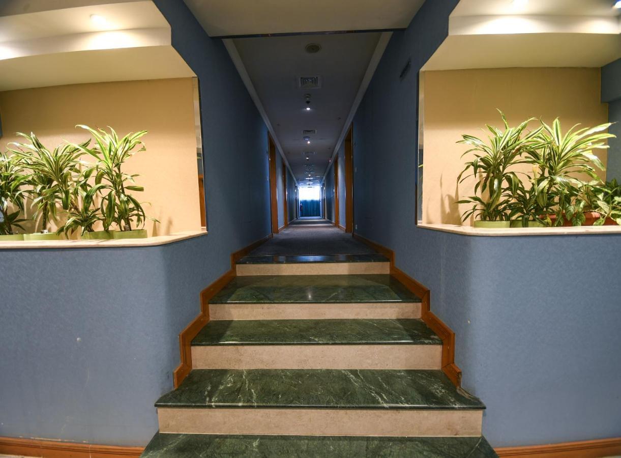 The Juffair Grand Hotel Manama Exterior photo